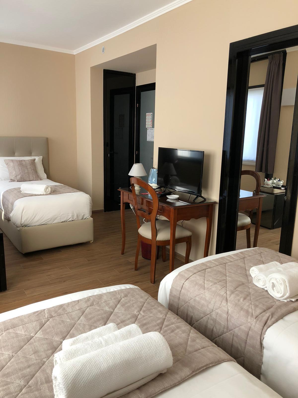 Hotel Valentino Du Parc Turin Room photo